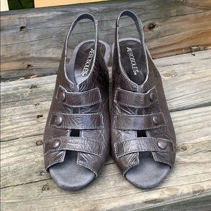 Aerosoles size 7 1/2 gray low slingback pumps